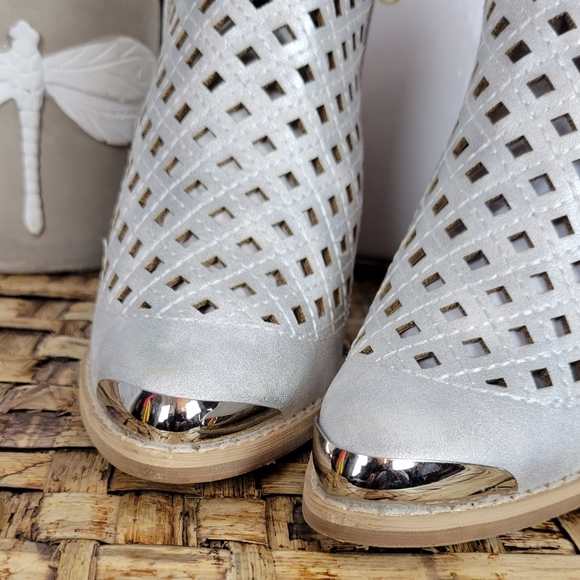 A Rider Girl metallic booties 6.5 - Picture 4 of 12